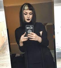 Black Hair With A Blonde Streak Gothicfashion Goth Gothicgirl Alternativegirl Alternativefashion Blackli Black Hair Blonde Streak Blonde Streak Goth Hair