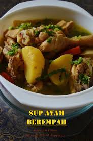 Ayam goreng berempah kelantan biasanya tidak menggunakan daun kari dan rerambut datang daripada hirisan serai yang ditumbuk manakala resepi luar menambahkan daun kari untuk dapatkan aroma pada isi ayam. Selamat Bercuti Sempena Hari Wesak Amie S Little Kitchen Facebook