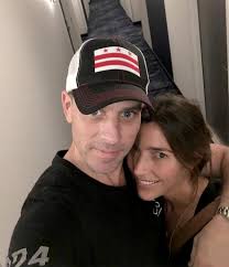 Hallie Comer's Instagram, Twitter & Facebook