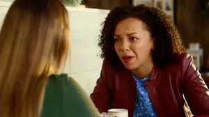 Le prince fait sa demande en mariage, ce qui encourage miranda à tout faire pour empêcher cette union…. Perfecto Rouge De Rosa Zarrin Darnell Martin Dans A Noel Mon Prince Viendra Spotern