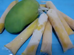 Sebetulnya ini nama merk yang kemudian dikenal orang sebagai es buah beku dengan stik kayu. Y3zescok 2q2cm