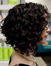 On sait à quel point une coupe au carré peut être sexy, mais en version il n'y a pas que les cheveux longs bouclés qui peuvent prétendre à un look bohème. 9 Idees De Coupe Coupe De Cheveux Coiffure Cheveux