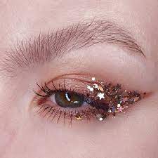 This Glitter By Itsinyourdreams Looked Plainly Golden In A Jar But Look How Fantastic It Actually Is Glitter Face Makeup Glitter Eye Makeup Artistry Makeup