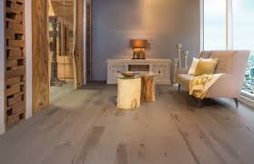 Collection Flair Plancher D Erable A Caractere Leger De Couleur Sand Dune Plancher Bois Plancher Bois Franc Plancher D Erable