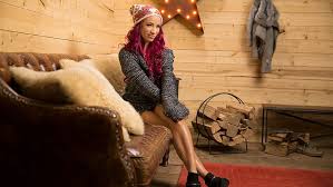 See his dating history (all girlfriends' names), educational profile, personal favorites, interesting life facts, and complete biography. Becky Lynch Gefarbtes Haar Rothaarige Orange Haare Wwe Wrestling Bildschirmhintergrund Wallpaperbetter
