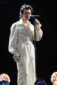 Jack whitehall hosted the ceremony on itv. Harry Styles Perforrms In Gucci Brit Awards 2020 Fashionsizzle