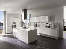 Planning For Laminate Flooring Kitchen Cabinets Yonohomedesign Com In 2020 Modern Kitchen Design White Modern Kitchen Laminate Flooring In Kitchen