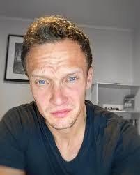 Freddie Bennett's Instagram, Twitter & Facebook