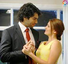 În românia serialul va fi difuzat cu denumirea de dragoste la prima vedere difuzat în turcia de star tv si de fox tv. Pulbere De Stele Dragoste La Prima Vedere Episodul 15 Rezumat Actors Celebrities Tv Stars