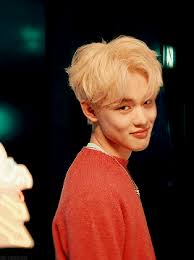 Zhong chenle was a pretty yet creepy weirdo who wore all black and sunglasses, even indoors. Dance Zhong Chenle