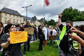 L'élargissement du pass sanitaire fut la cause principale de ces manifestations, qui ont fait de l'ombre au traditionnel défilé du 14 juillet. C4znnunoiyt33m
