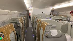 However, they are staggered in a way that maintains privacy. Emirates First Class Der Pure Luxus Im Himmel Reisetopia