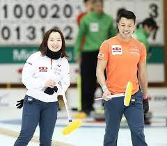 藤沢五月もぐもぐ封印も４連続スチールなど圧勝発進 全農カーリング日本混合ダブルス １４日 第１日 青森 みちぎんドリームスタジアム １次リーグ 平昌五輪 ピョンチャンオリンピック で銅メダルを獲得したｌｓ北見の藤沢五月 ２６ ｓｃ軽井沢クの山口剛史