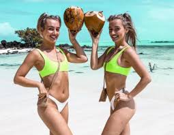 Dancer, singer, actor, fitness model instagram.com/danniellelouis… liittynyt joulukuu 2015. Who Are New Shipwrecked Contestants Danielle And Simone Collins The Argus