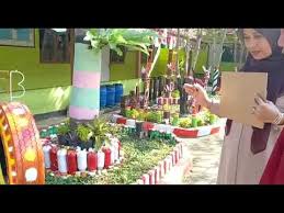 Menciptakan kondisi yang baik bagi sekolah untuk menjadi tempat pembelajaran & penyadaran warga sekolah (guru. Taman Sekolah Dari Barang Bekas Youtube