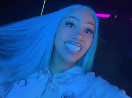 A honestly think grown woman are intimidated by this young girl , why cause  her grills real & at that age yall was wearing aluminum foil ??