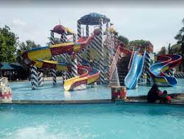 Taman air ini memiliki luas hampir 3,5 hektar. Kolam Renang Ceria Depok Harga Tiket Fasilitas Dan Harga Tiket Terbaru