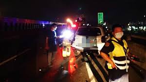 那維勳（1972年11月19日 － ），台灣男藝人，滿族，葉赫那拉氏 。 畢業於 國立藝術學院 音樂系，主修 小提琴 ，副修 鋼琴 、 南胡 ；1990年代中期從 實驗劇場 、 舞台劇 起步。 7qpza4wfg7s6um