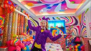 With the jojo siwa jojo's juice game, jojo with the big bow's fans get to play games that are featured on her youtube channel. Jojo Siwa S Bedroom Is A Literal Candyland