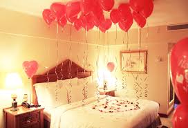 Uma decoração simples, mas que pode ser usada em diversos momentos, inclusive em festas românticas comemorativas, que tendem a aparecer muito neste dia dos namorados. Decoracao Romantica Para O Dia Dos Namorados