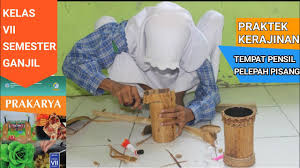 Tugas Praktek Serat Alam Kerajinan Tempat Pensil Pelepah Pisang Youtube