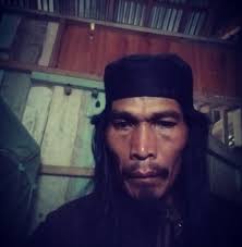 Lelaki Inggris bertanya: “Kenapa dalam Islam wanita tidak boleh jabat  tangan dengan pria?” Syeikh menjawab: “Bisakah kamu berjabat tangan dengan  ratu Elizabeth?" Lelaki Inggris menjawab: “Oh tentu tidak bisa! Cuma  orang-orang tertentu