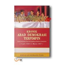 Presiden sukarno menjelaskan pengertian demokrai terpimpin kepada wartawan asing. Buku Kronik Abad Demokrasi Terpimpin Shopee Indonesia