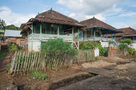 Simak artikel berikut ini untuk mengenal sejarah, jenis, bagian dan 1. Kenalan Dengan Rumah Adat Lampung Nuwow Sesat