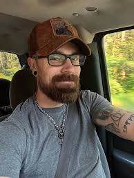 Dale Ball (@sparkleslordofthunder) • Instagram photos and videos