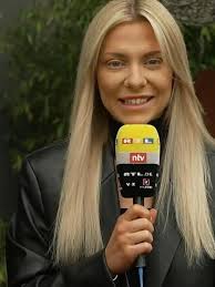 Heiße Rumba mit Renata und Ella: Valentin Lusin kommt beim Trio Dance ins  Schwitzen