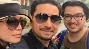 Kisah Cinta Umar Lubis dan Vela, Surat-suratan Jakarta Australia