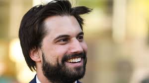 Hij wordt vanaf nu begeleid door 'elf wijzen', topfiguren binnen de mr. Georges Louis Bouchez Officiellement Candidat A La Presidence Du Mr