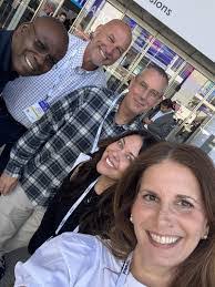 Gloria Kraft's Instagram, Twitter & Facebook