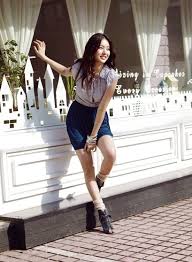 A tomboy is mistaken for a young man but maintains the deception for the sake of employment. Giam Can Nhanh Com Yoon Eun Hye Korean Fashion Model