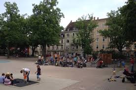Spielplatz Am Fliederplatz Muhlburg Mit Kids In Karlsruhe Spielplatz Ausflug Ausflugsziele