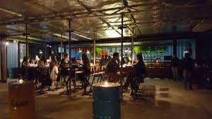 The bar serves the classics while a beer truck. Proyectos Sauce Electrik