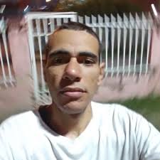 John Furia Zacharias, alias Cortés, experto falsificador cuya vida se ha  convertido en una sarta de mentiras; Judith Odell, cuyo poder para dominar  a los hombres es mayor de lo que ella