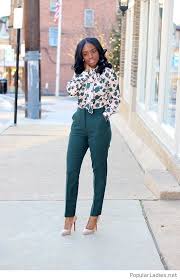 Green Pants With A Printed Shirt For Office Fashionable Work Outfit Spring Work Outfits Work Outfits Women