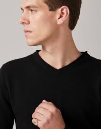 Robinson Man Wachusett Men's V-Neck Cashmere Sweater