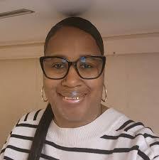 Noreen Glover's Instagram, Twitter & Facebook