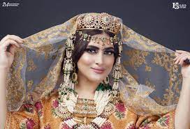 غربية و أفتخر makeup et tenue crown jewelry fashion women