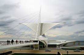How Santiago Calatrava Blurred The Lines Between Architecture And Engineering To Make Buildings Move Kinetic Architecture Famous Buildings Milwaukee Art Museum