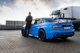 Blauwe schicht pakt 2 indrukwekkende Nurburgring records