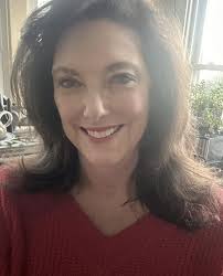 Trending hair styles: straight or curly hair?