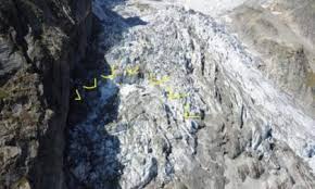 Vieni a scoprire questo magnifico posto ai piedi del maestoso monte bianco, in mezzo alla natura. Rischio Crolli Dal Ghiacciaio Del Monte Bianco Case Evacuate In Valle D Aosta Prima Novara