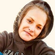 Melissa Eide's Instagram, Twitter & Facebook