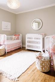 35 Cute Twin Nursery With Warm Colors Colors Cute Nursery Twin Warm Kinderzimmer Fur Madchen Zwillinge Babyzimmer Und Babyzimmer Dekor