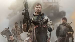 12 valientes (2018) crítica: un panfleto militarista sobrado de testosterona