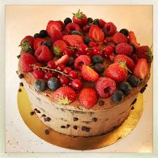 Layer Cake Chocolat Fruits Rouges Cours De Patisserie Tout Chocolat Gateau A Etage