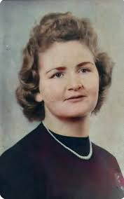 Mary Daye's Instagram, Twitter & Facebook